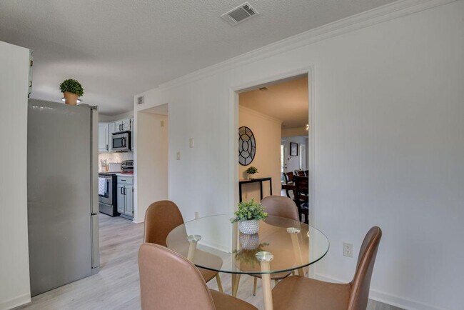 Building Photo - 110 Riverbend Dr