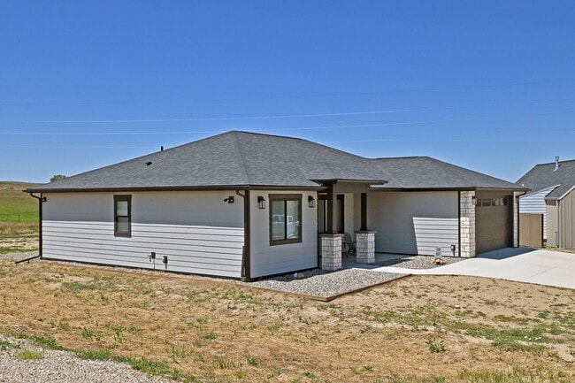 Building Photo - 1495 Oxbow Dr