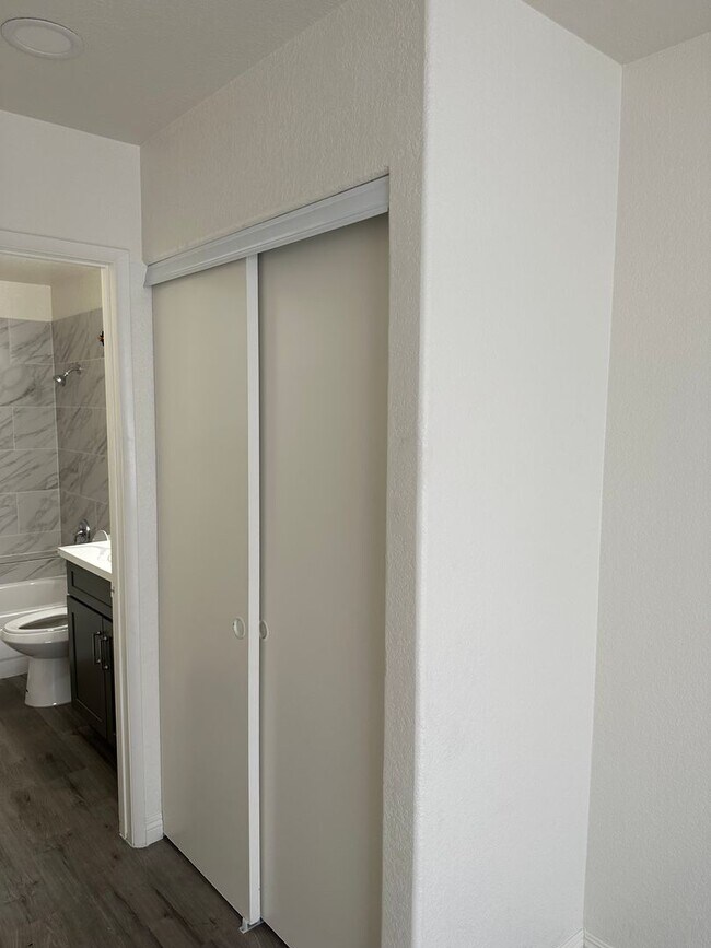 Building Photo - SW!! 2 Bedroom Condo!! 1st Floor!! Newly r...