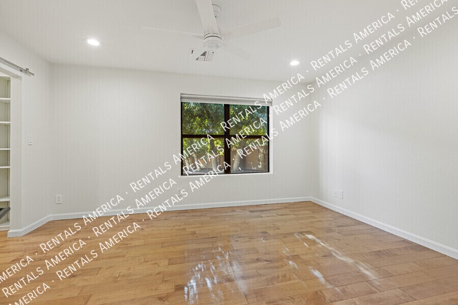 Building Photo - 7007 N Vía De Manana