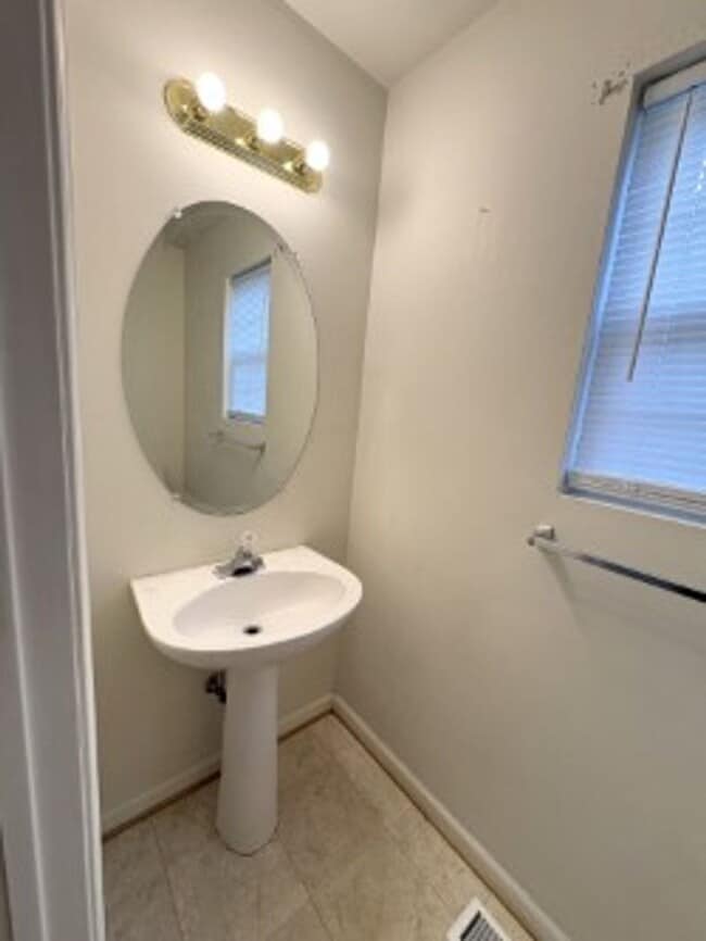 Building Photo - Huntersville