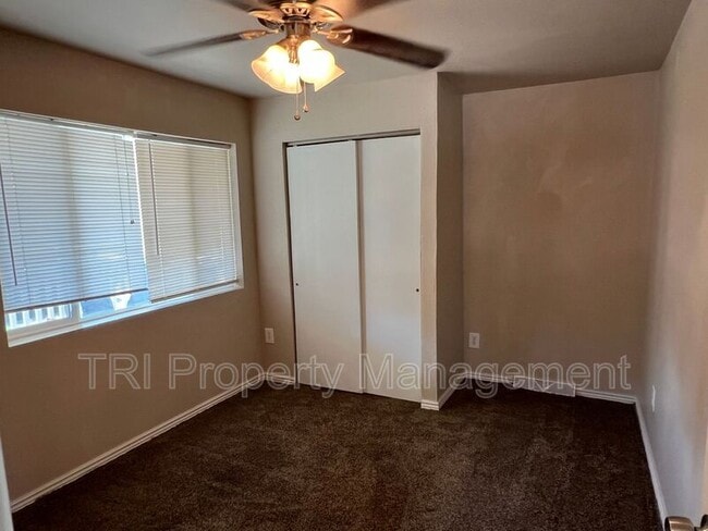 Building Photo - 303 3rd St