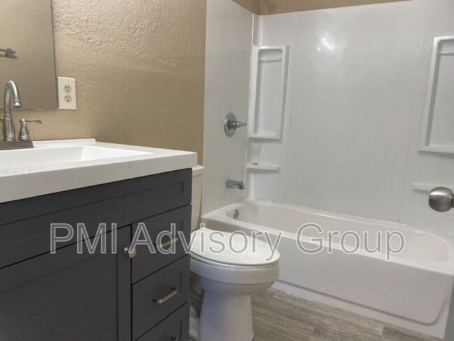 Building Photo - 3510 SW Clare Ave