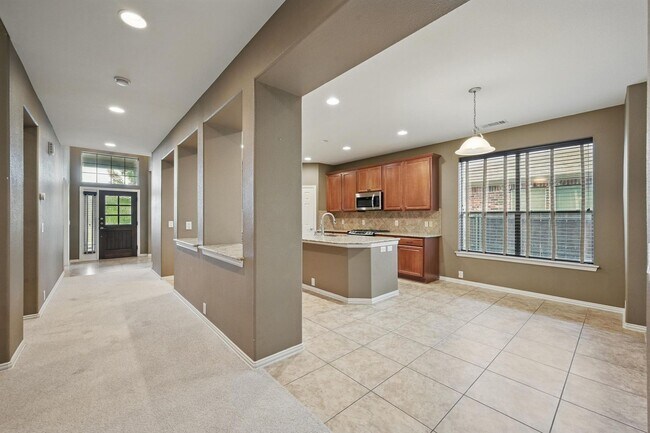 Building Photo - Stunning 4-Bedroom, 3-Bath, 3 Car Garage H...