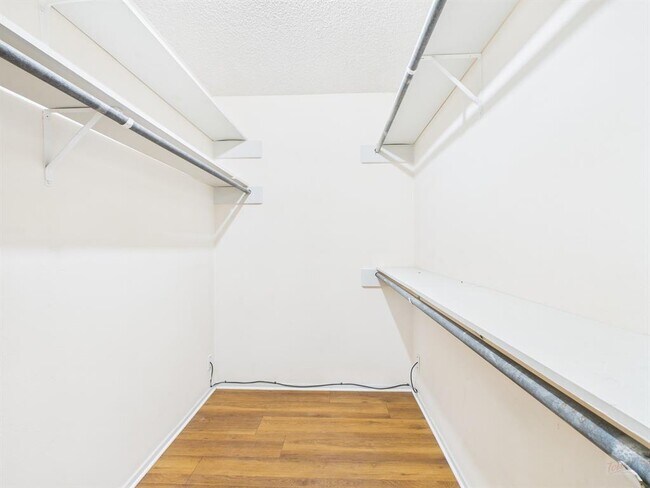 Building Photo - 910 Duncan Ln