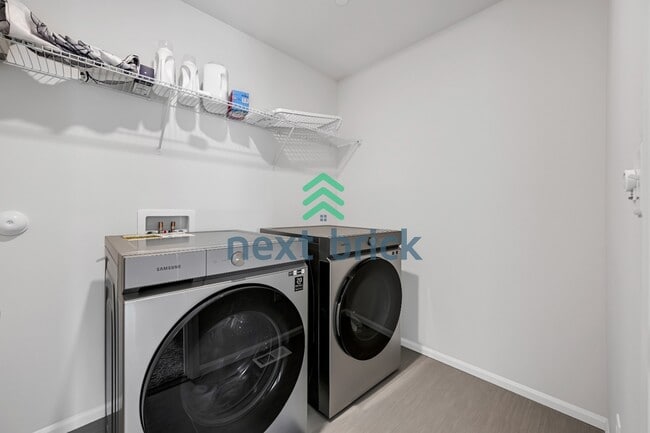 Building Photo - 909 Wyndham Pl