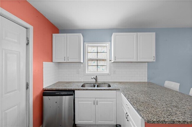 Building Photo - 1124 Graymont Dr SW