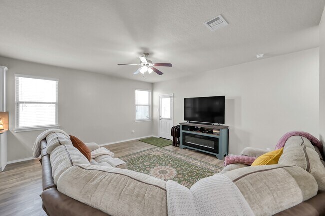 Building Photo - 2315 Strong Horse Dr