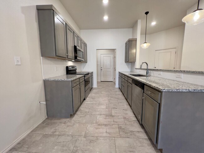 Building Photo - Charming 2 Bedroom, 2 Bathroom Townhome in...