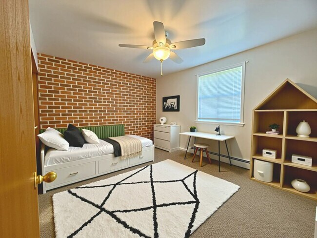 Building Photo - 211 Grandview Cir