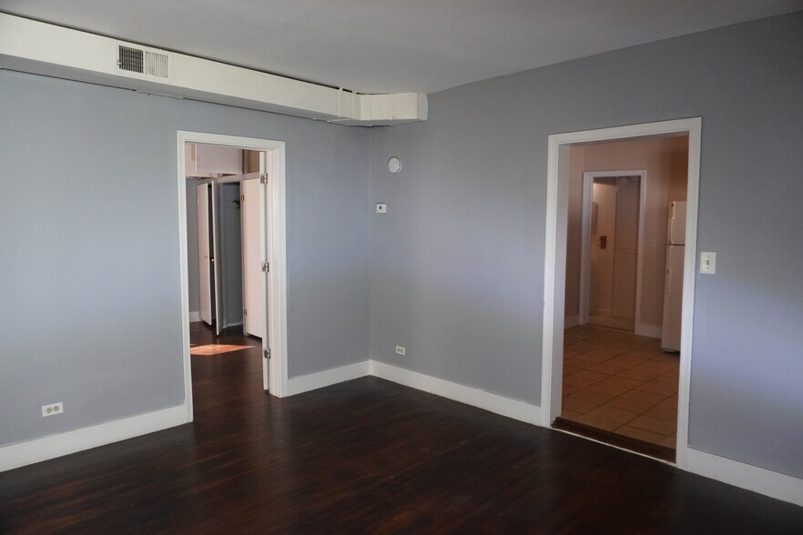 Building Photo - 3033 Hamilton Ave