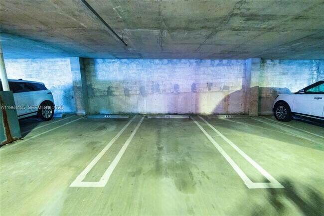 Building Photo - 1010 SW 2nd Ave