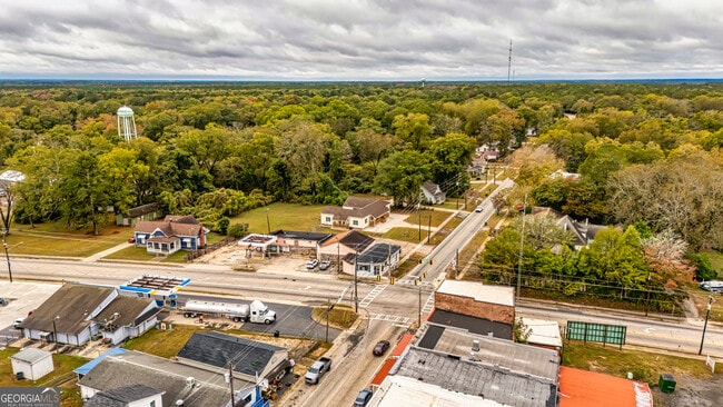 Building Photo - 6 W Oak St