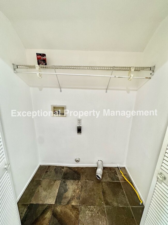 Building Photo - Ready to move in 3 bed 3 bath home