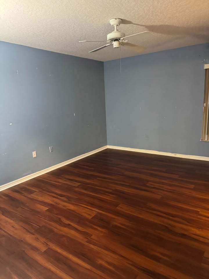 Building Photo - 697 Sheridan Woods Dr