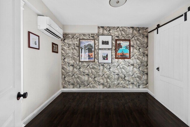 Building Photo - 38 Mead St