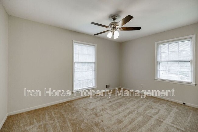 Building Photo - 160 Jockey Club Dr