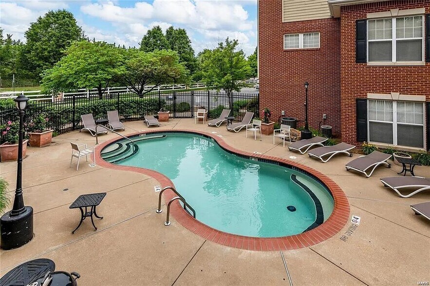 Building Photo - 2732 McKnight Crossing Ct