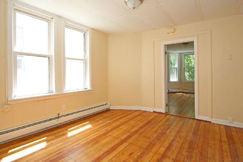 Building Photo - 114 Everett St