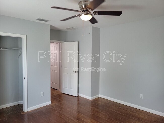 Building Photo - 1356 River Hills Cir E