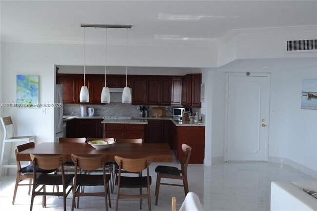 Building Photo - 3850 Galt Ocean Dr