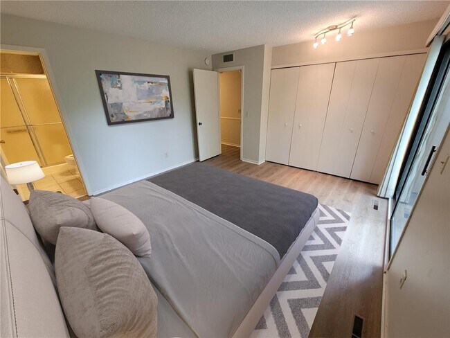 Building Photo - 14321 Fairway Dr