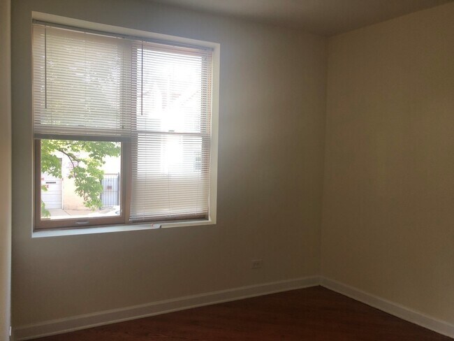 Building Photo - 1531 W Hollywood Ave