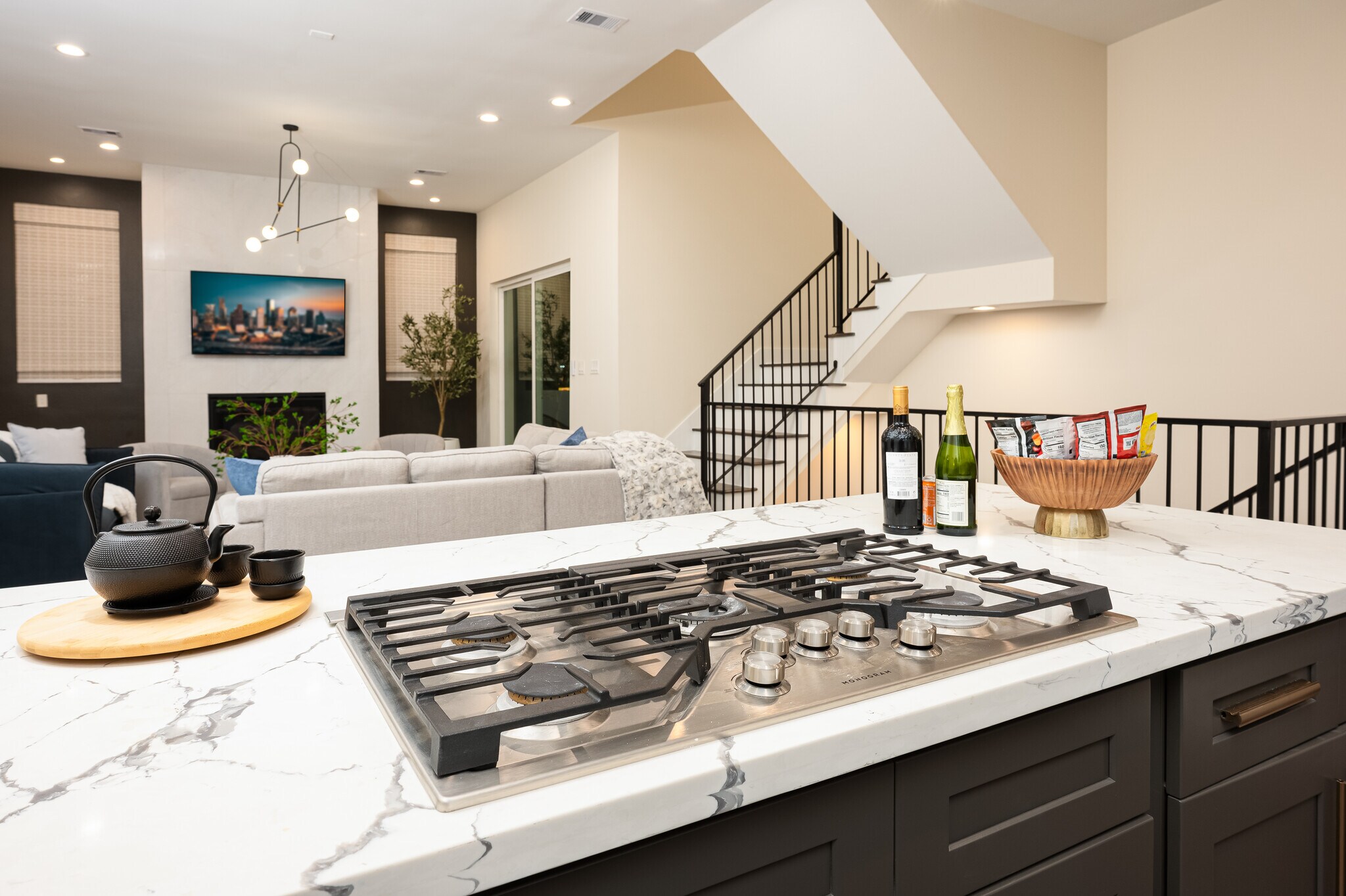 Building Photo - 917 Thompson St