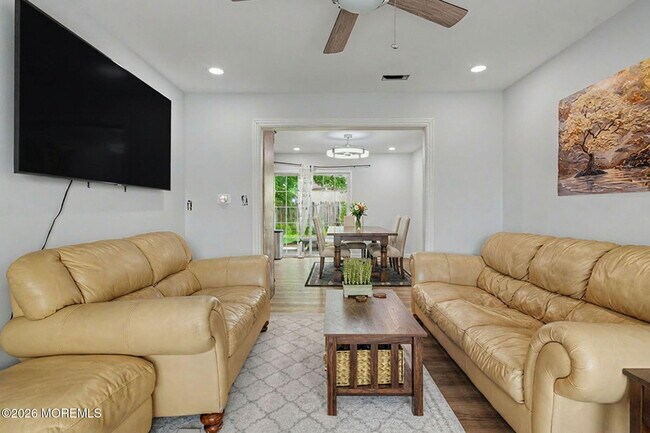 Building Photo - 450 Beachway Ave