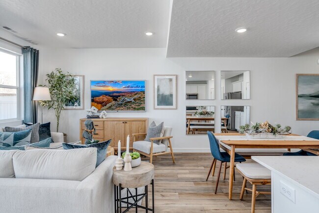 Building Photo - 1566 N Summer Spgs Cv