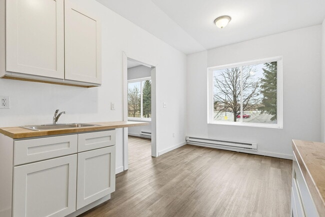 Building Photo - 3295 Rochester St