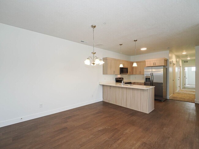 Building Photo - 6667 Twin Rocks Ln