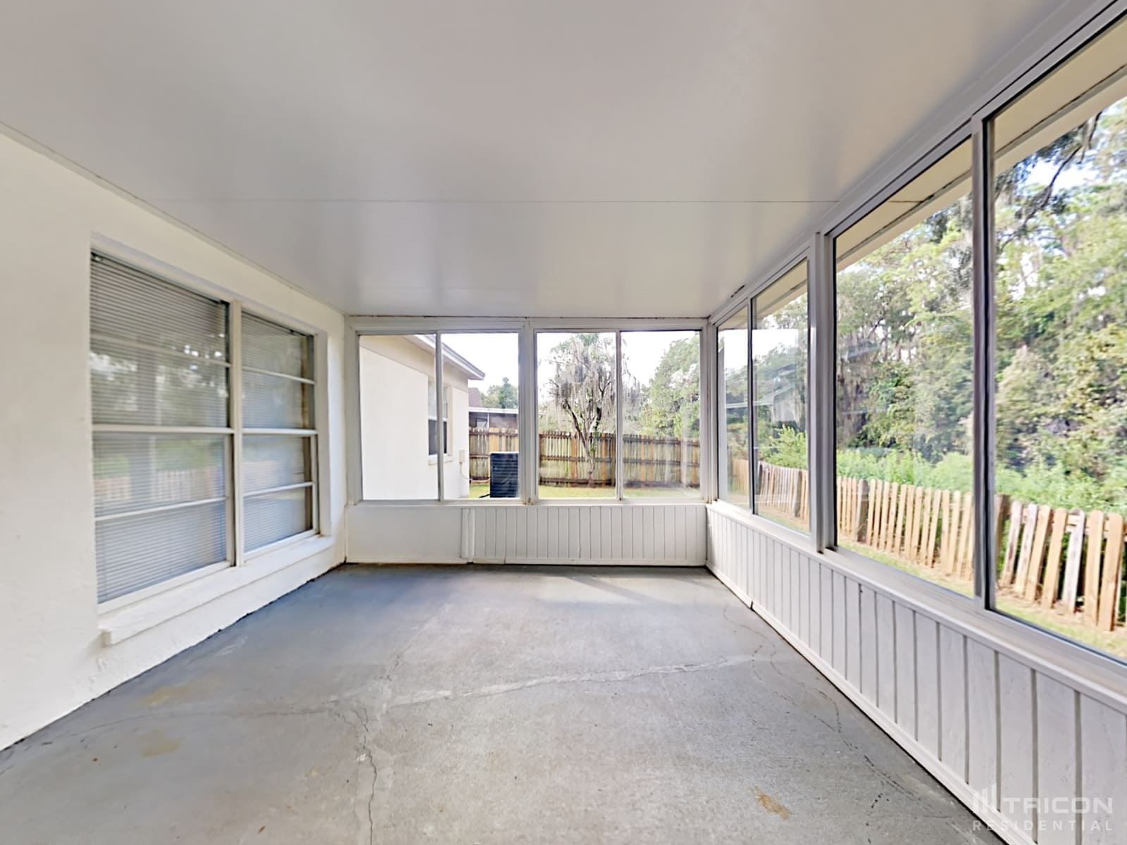 Building Photo - 1028 Hardwood Dr