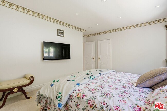 Building Photo - 1831 Loma Vista Dr