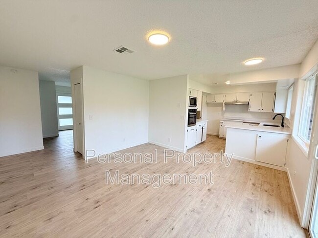 Building Photo - 12202 NE 2nd St