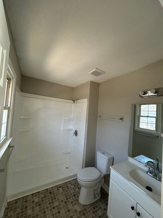 Building Photo - 27 Brunson St