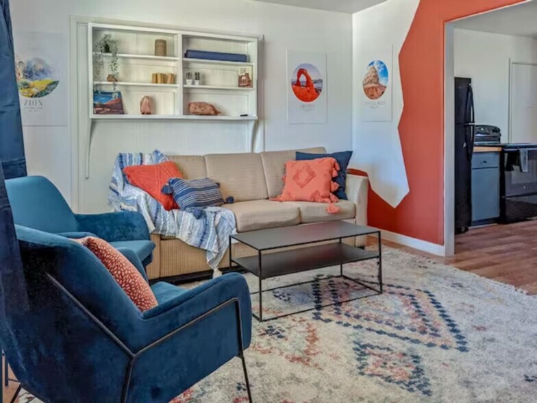 Building Photo - 170 E 100 N