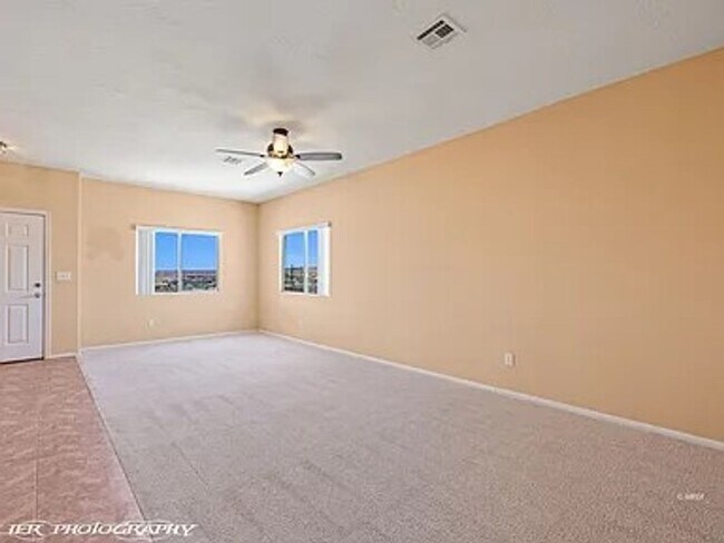 Building Photo - APPLICATION PENDING- Spacious & Move-In Re...