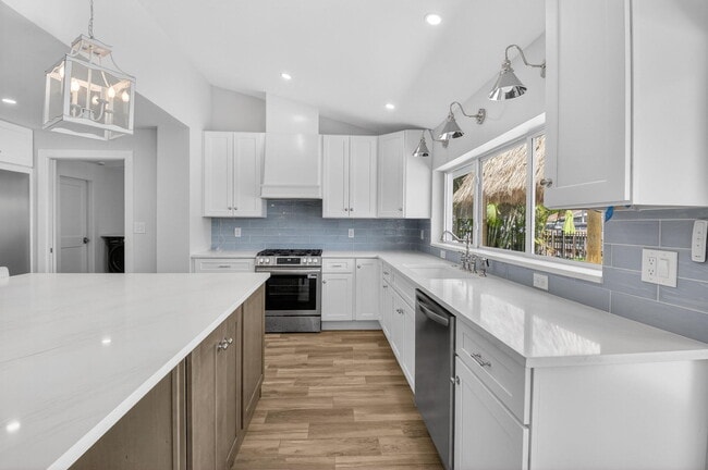 Building Photo - 1254 SW 4th Ct