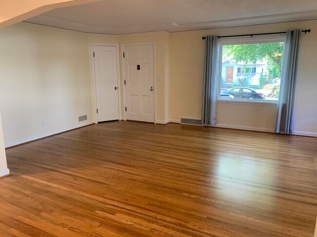 Building Photo - Impecable Remodel of Historic Eastmoreland Gem