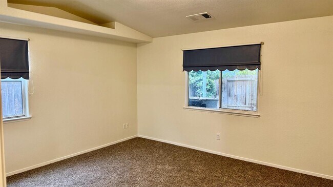 Building Photo - 945 Don Medico Dr