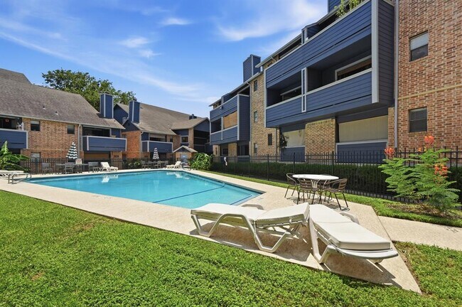 Building Photo - 2500 Burleson Rd