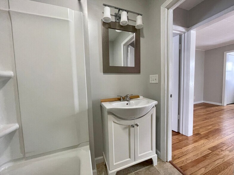 Building Photo - 2609 Amherst Ave