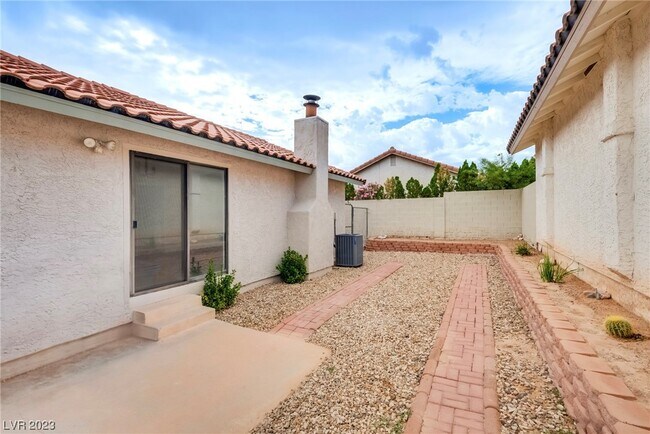 Building Photo - 8437 Lomack Ct