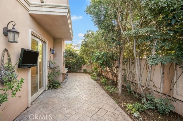 Building Photo - 2005 Robinson St