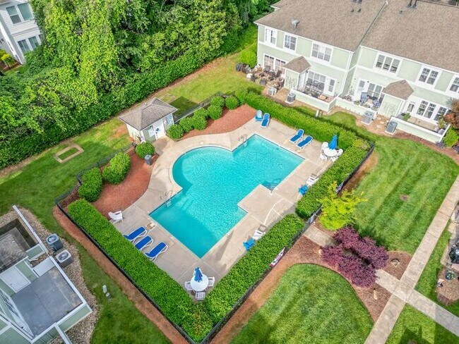 Building Photo - 3BR Townhome - Lake Living in Vineyard Point with Boat Slip Access Near Lake Norman