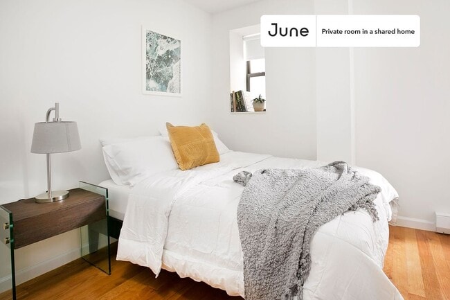 Building Photo - 350 Manhattan