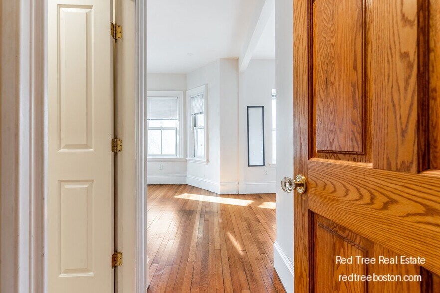 Building Photo - 1609 Tremont St