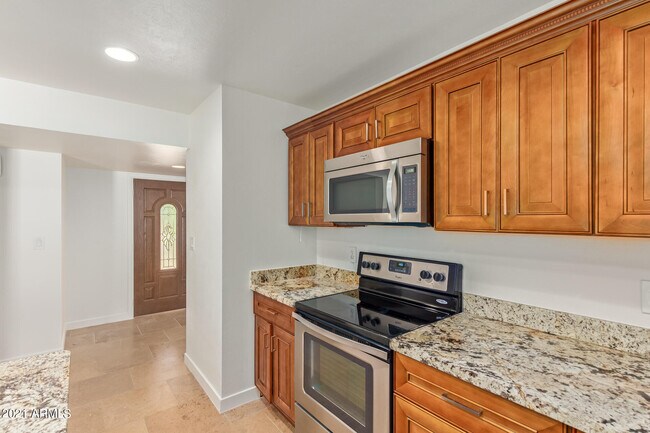 Building Photo - 8731 E Minnezona Ave