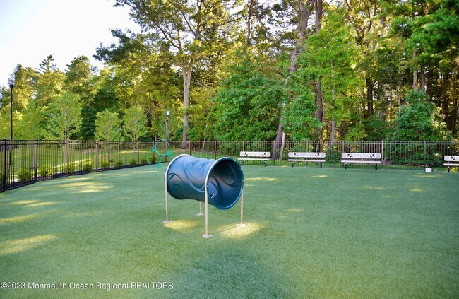 Building Photo - 1905 Stallion Cir E